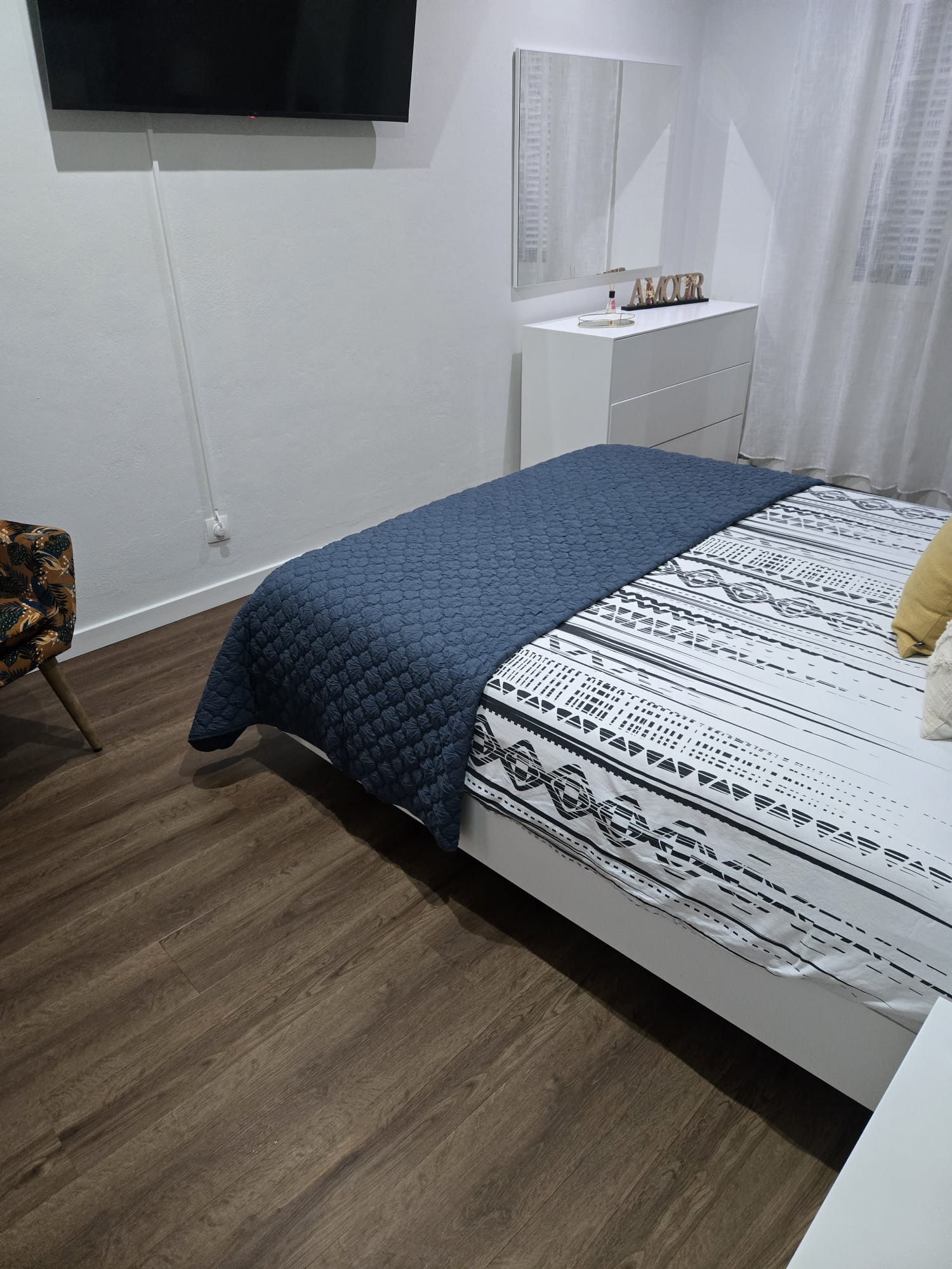 Chambre principale — Lit queen